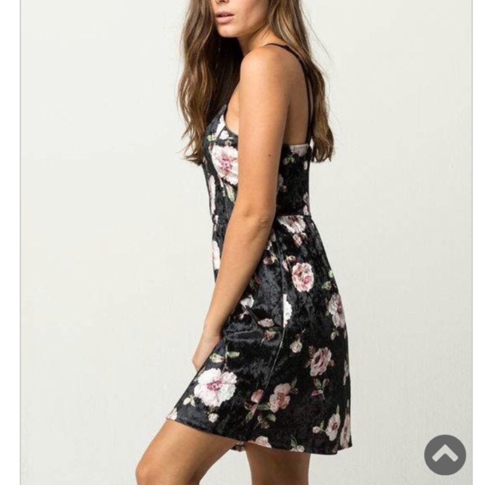 Ivy & Main floral velvet mini dress small